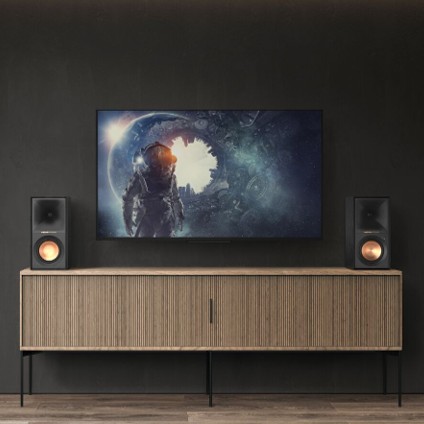 喇叭擺位教學：掌握「內夾角」與「離牆距離」找回音響 50% 真實實力